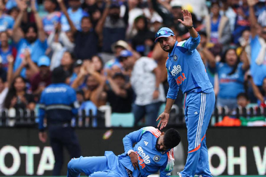 Shreyas Iyer reacts after taking a catch to dismiss of Australia's Alex Carey as India's Kuldeep Yadav looks on