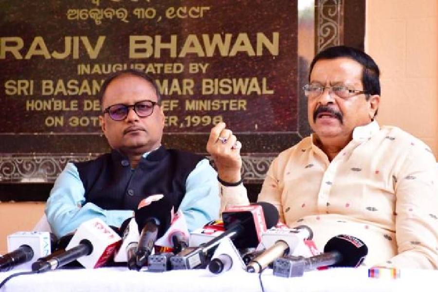 Special relief commissioner Deoranjan Kumar Singh (left) and minister of revenue and disaster management Suresh Pujari address the media in Bhubaneswar on Saturday on cyclone preparedness