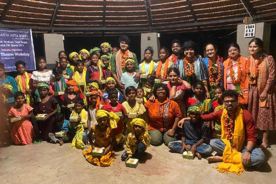 The cast of Biddesagar with members of Uhini.