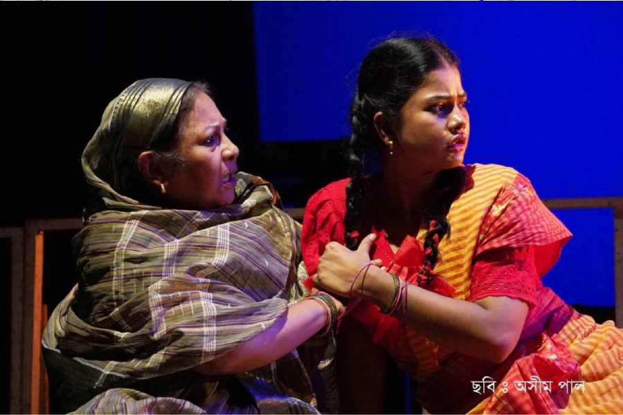 Still from Ghatak's play 'Sanko', staged at Girish Mancha by Ruptapas.