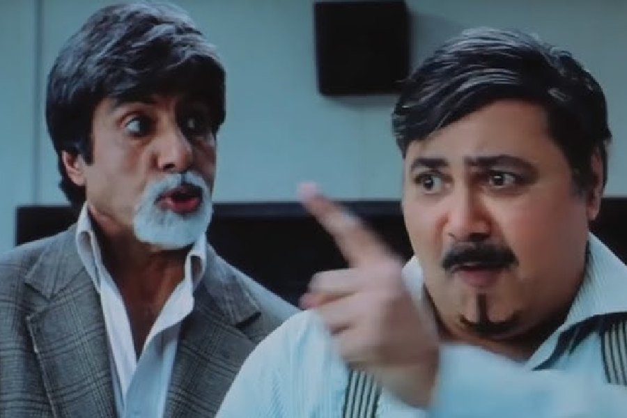 Amitabh Bachchan and Satish Shah in \\\'Bhoothnath\\\'