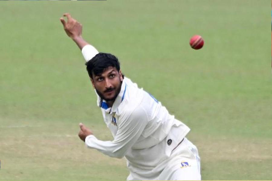 Bengal’s Shahbaz Ahmed in action on Day II of the Ranji Trophy match against Gujarat at Eden Gardens. The spinner finished the day with 4/17 in 11.3 overs.