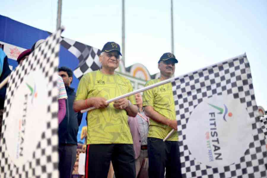 Governor of Mizoram General VK Singh (retd) flags off Sikkim Soldierathon 2.0, a marathon organised by the Indian Army as a part of the 50 Years of Statehood Celebrations, in Gangtok on Sunday. Pictures courtesy: Sikkim Government