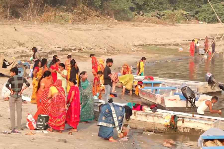 People perform Chhath Puja in Delhi.