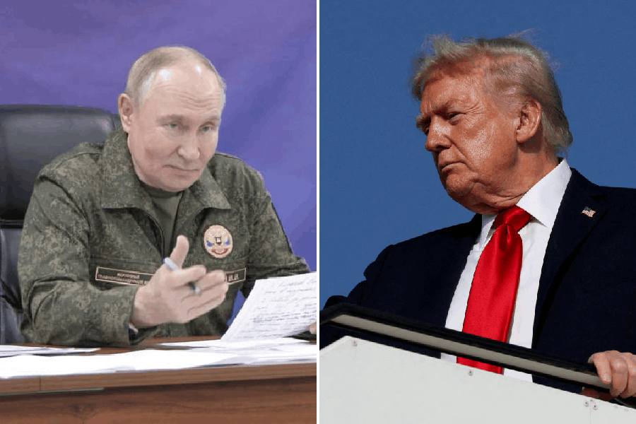 Vladimir Putin (left), Donald Trump (right)