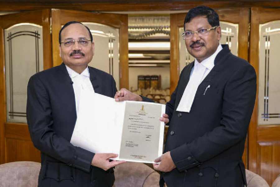 Chief Justice of India B.R. Gavai with Supreme Court judge Justice Surya Kant.