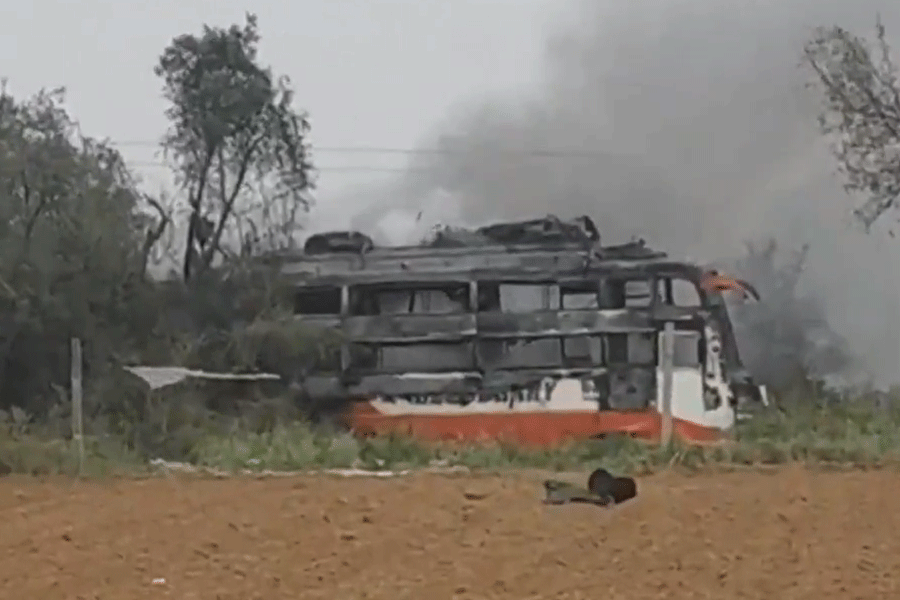 Two people were killed and over a dozen were injured after a bus caught fire upon coming in contact with a high-tension wire on the Jaipur-Delhi highway.