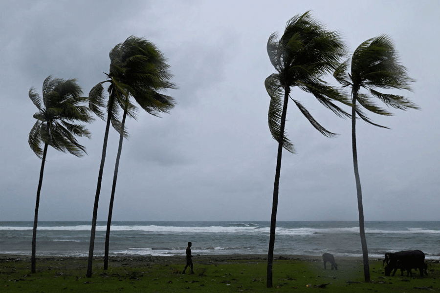High seas and strong winds batter eastern Cuba ahead of Hurricane Melissa’s landfall
