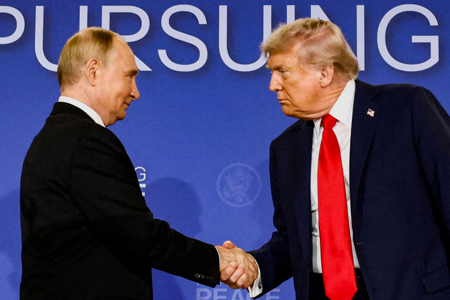 FILE PHOTO: U.S. President Trump meets with Russian President Putin in Alaska