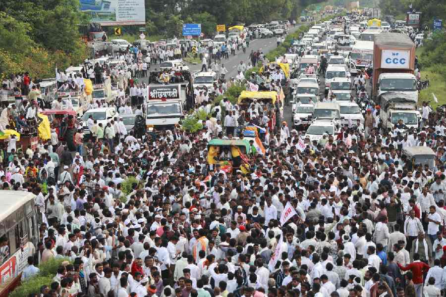 Prahar Janshakti Party leader Bachchu Kadu, along with supporters and farmers, block the Nagpur–Hyderabad National Highway (NH-44) during a protest demanding loan waivers for farmers