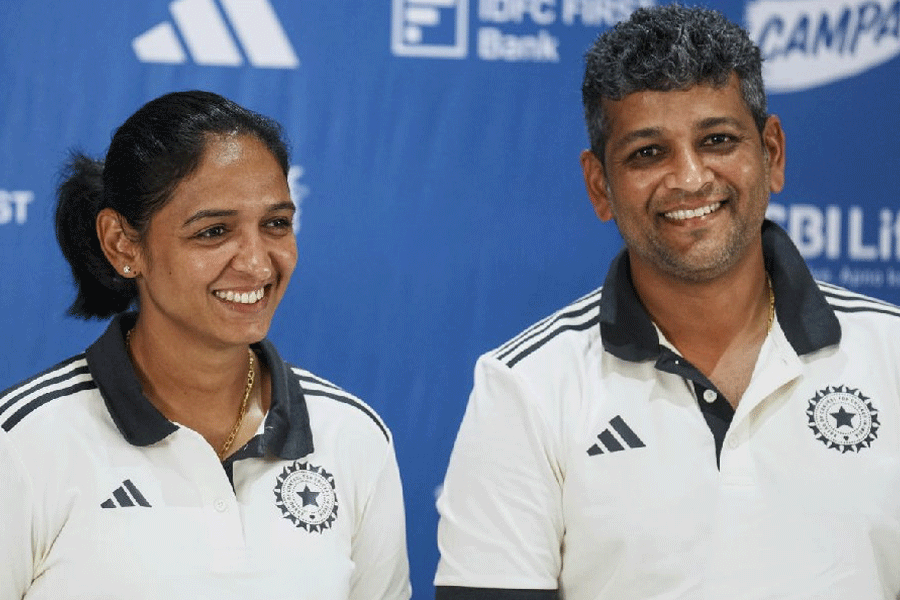 India Women's cricket team head coach Amol Muzumdar with captain Harmanpreet Kaur
