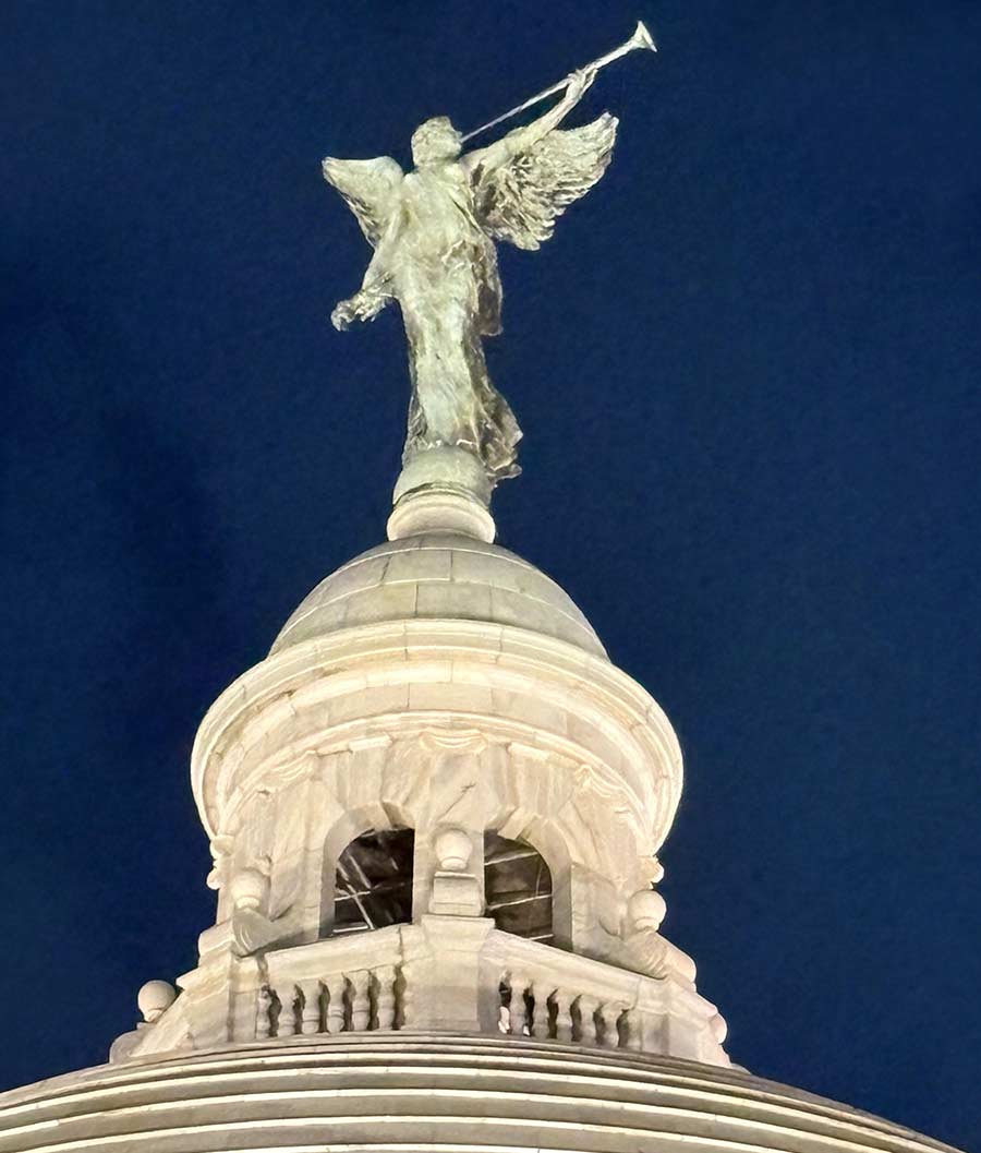 Victoria Memorial Angel