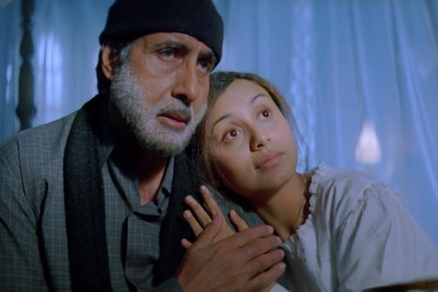 A still of Amitabh and Rani from Black 