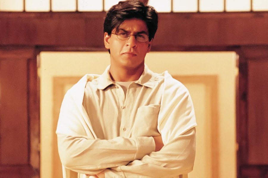 A still of Shah Rukh Khan from Mohabbatein
