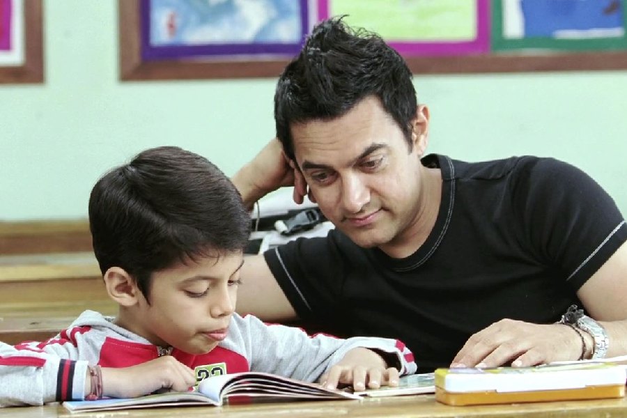 A still of Aamir and Darsheel from the film