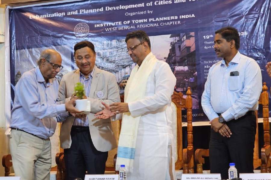 Minister Firhad Hakim being welcomed to the programme by the state chapter of the Institute of Town Planners India on urbanisation and planned development of the cities and towns of West Bengal in IB Block. N.K. Patel, the national body president, (centre) and principal secretary Md. Ghulam Ali Ansari (right) look on.