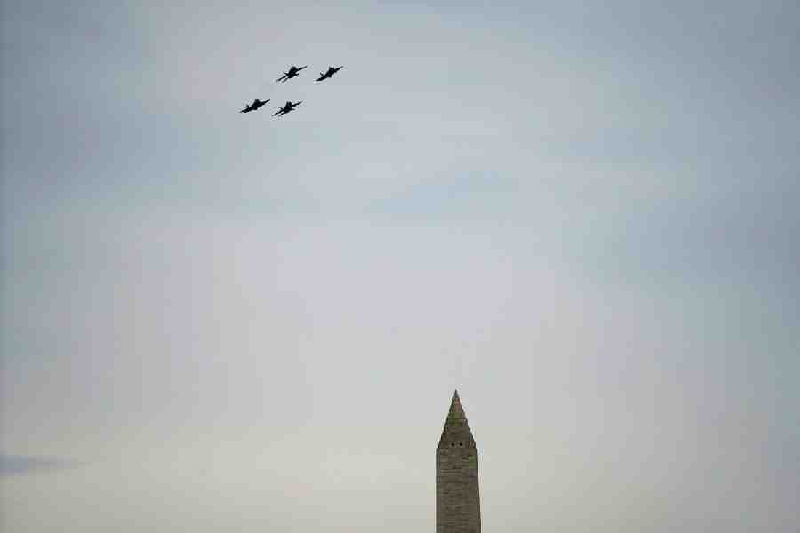 Fighter jets fly over the Washington Monument.