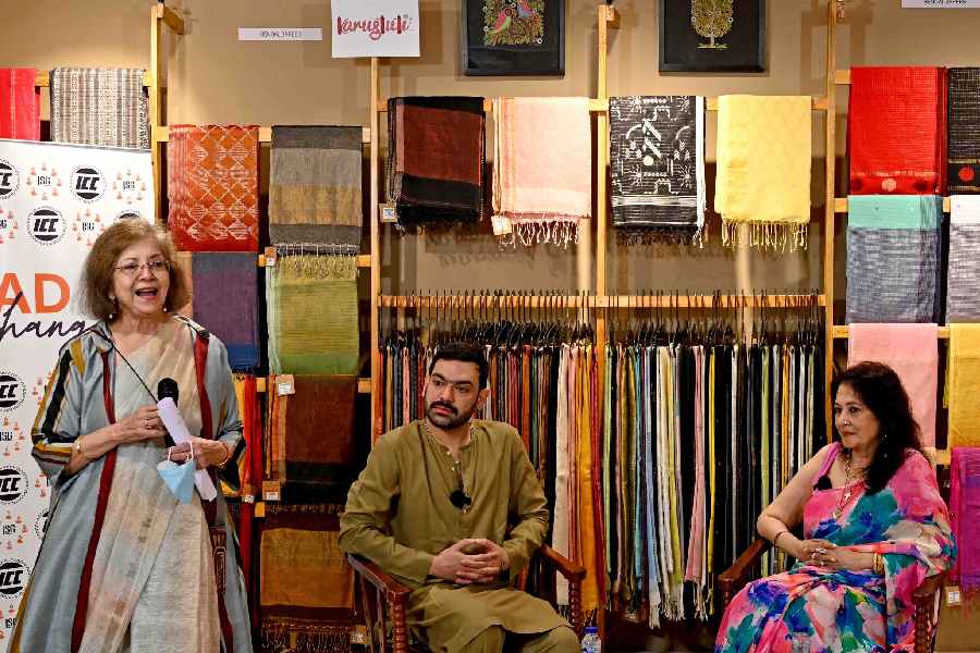 In her inaugural speech, Rakhi Sarkar hailed Bobo as a ‘true artist’ whose designs remind her of a grand, maximalist vision