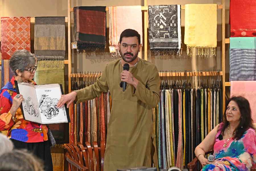 Bobo showed his black-and-white sketches to the audience. These sketches, dating back to 2013, later evolved into designs for his label