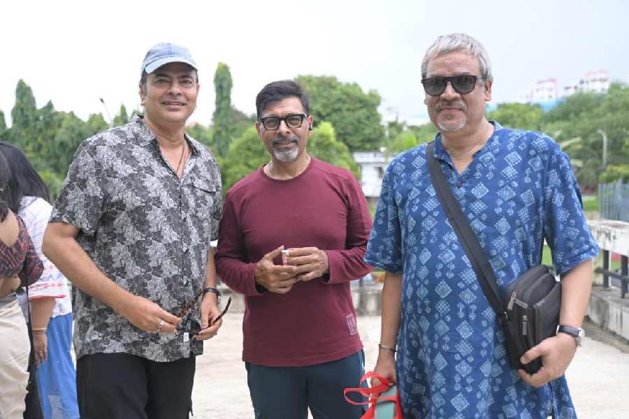 Surojit Chatterjee, Sudip Mukherjee and Srikanta Acharya attended a screening. Srikanta Acharya’s son, Purab Seal Acharya, has acted in the film.