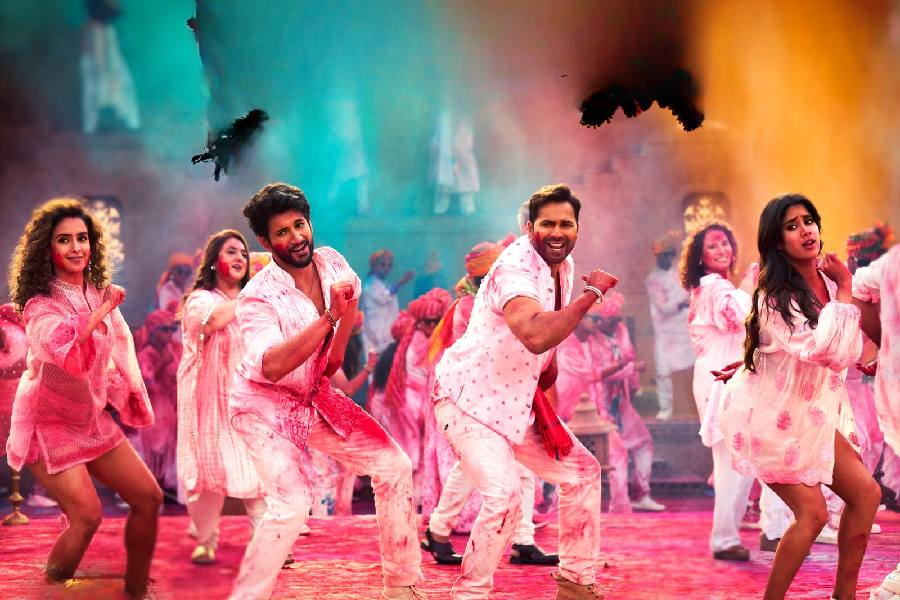 Sanya Malhotra, Rohit Saraf, Varun Dhawan and Janhvi Kapoor in ‘Panwadi’ song