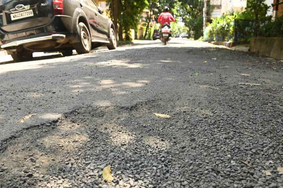 Bad condition of Salt Lake Road FD Block on Sunday afternoon. (07.09.2025)