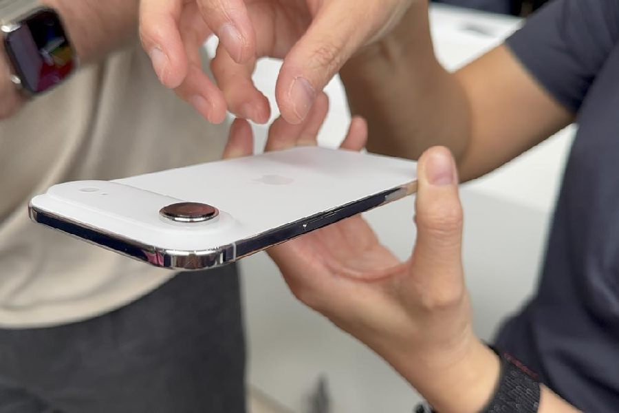 iPhone Air comes with a powerful 48MP Fusion camera system that works like multiple advanced cameras in one. Shoot in super-high‑resolution 48MP for ultimate detail or 24MP by default, or use the built‑in 2x telephoto to zoom in with exceptionally clear quality