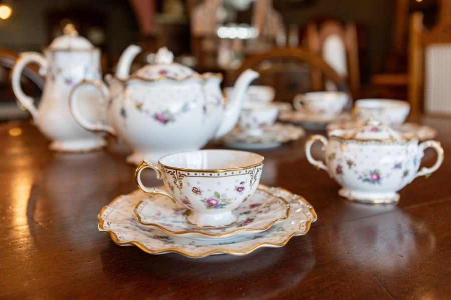 Instead of animal bone ash, vegan bone china is made using natural mineral powders