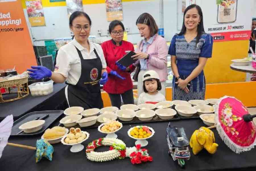 Some simple dishes which were prepared live and laid out for tasting by visitors