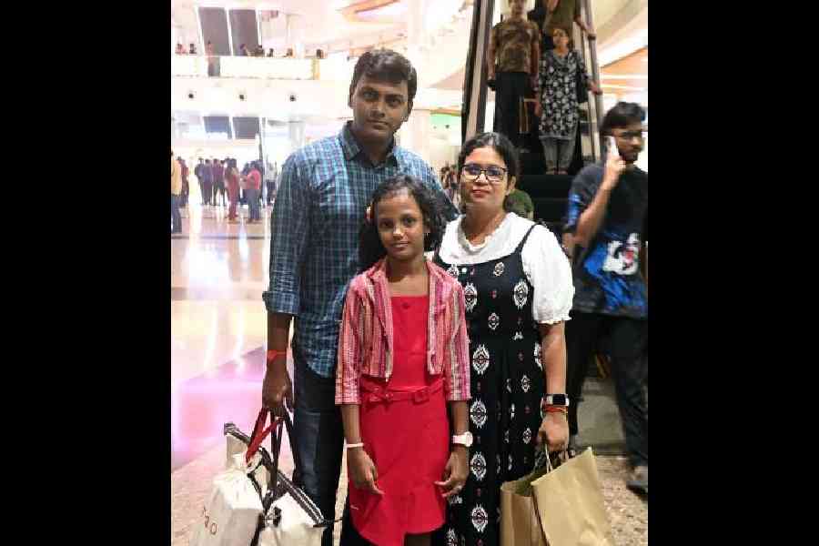 Soumya Si with his wife and daughter at South City Mall