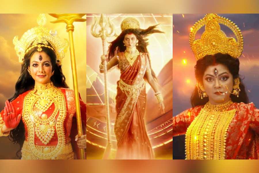 Koel Mallick, Idhika Paul, Payel De as Maa Durga