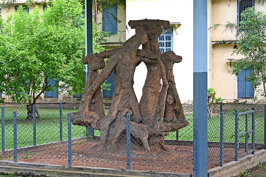  Ramkinkar Baij's Santhal Family at Kala Bhawan (Picture: Amit Datta)