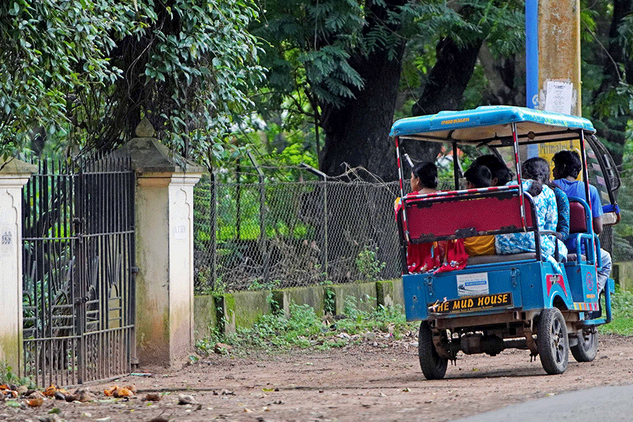 Tourists in 2025 peeping at Pratichi from the road, the drivers of the mechanised rickshaws also serve as guides (Picture: Amit Datta)