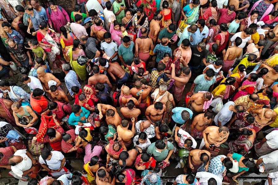 Babughat came alive as thousands offered Tarpan