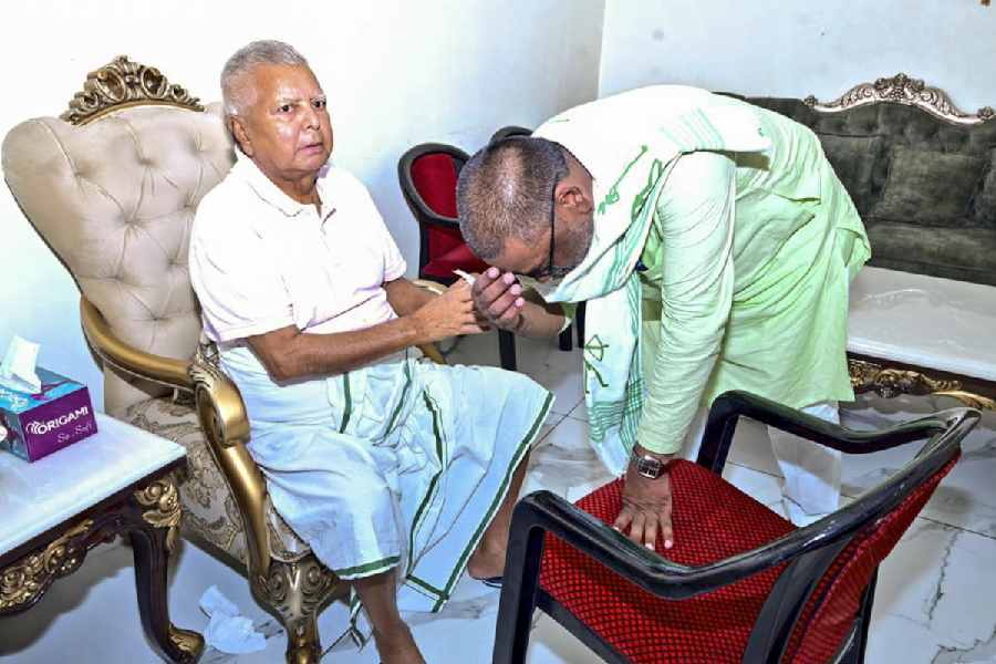 RJD President and former union minister Lalu Prasad Yadav with Jharkhand Chief Minister Hemant Soren during a meeting, in Patna.