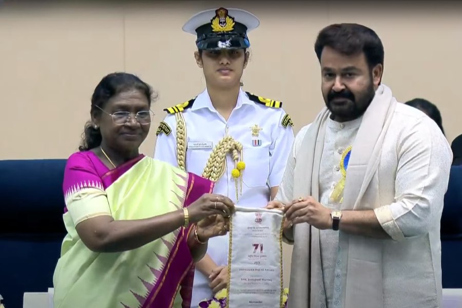 Mohanlal was presented with the prestigious Dadasaheb Phalke Award by President Droupadi Murmu