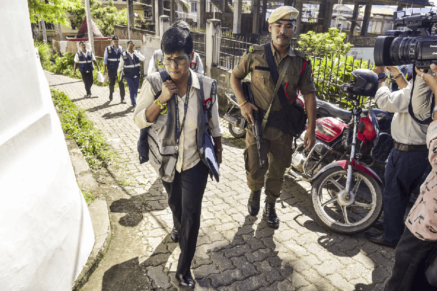 Special Investigation Team (SIT) arrives at the residence of Northeast India Festival (NEIF) chief organiser Shyamkanu Mahanta for investigations, as outrage and calls for accountability grow across Assam following the death of singer Zubeen Garg, in Guwahati, Assam, Thursday, Sept. 25, 2025.