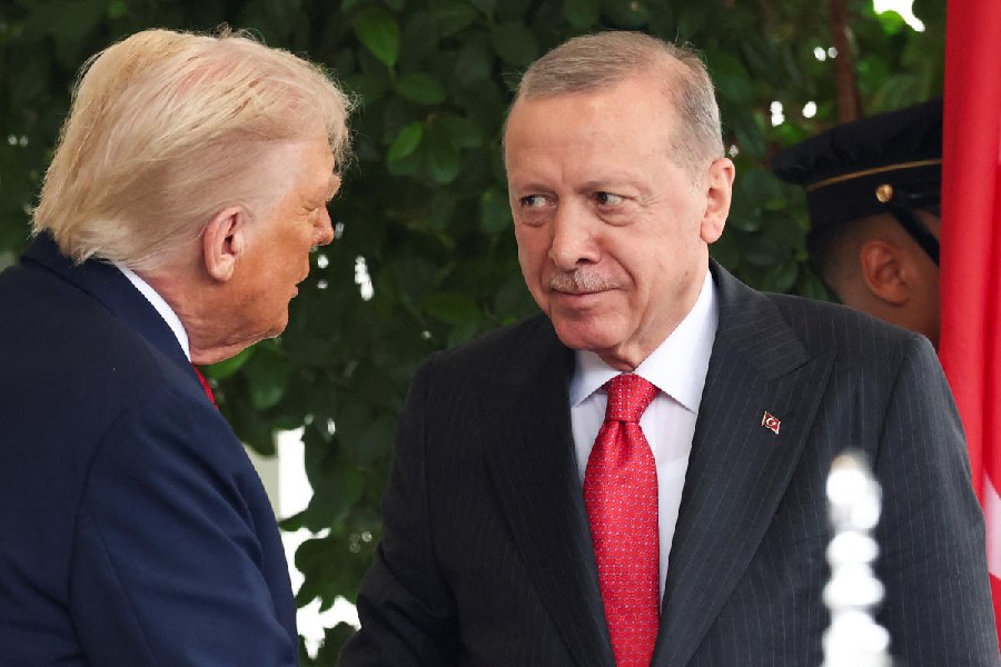U.S. President Donald Trump welcomes Turkey's President Recep Tayyip Erdogan at the White House in Washington, D.C., U.S., September 25, 2025.