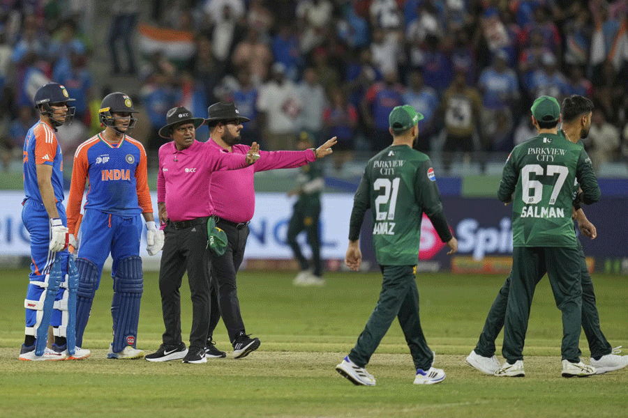 Umpires mediate between India's players Abhishek Sharma, Shubman Gill and Pakistani players Pakistan's Haris Rauf, Pakistan's Mohammad Nawaz during the Asia Cup cricket match between India and Pakistan at Dubai International Cricket Stadium, United Arab Emirates, Sunday, Sept. 21, 2025