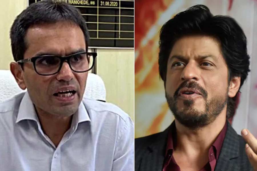 (left to right) Sameer Wankhede, Shah Rukh Khan