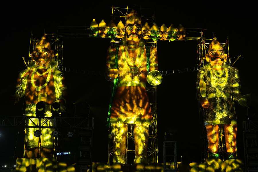 The evening will also feature a series of traditional rituals and captivating performances leading up to the effigy burning, with an expected gathering of over 25,000 people