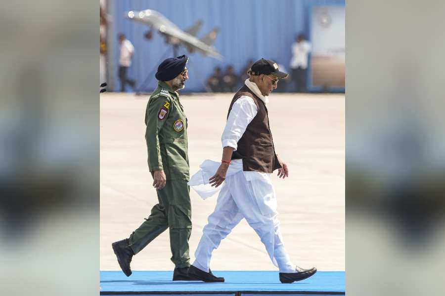 Union Defence Minister Rajnath Singh and Chief of the Air Staff (CAS) Air Chief Marshal Amar Preet Singh during the ‘MiG-21 Operational Flying Culmination Ceremony’ at Chandigarh Air Force Station (AFS)/ PTI