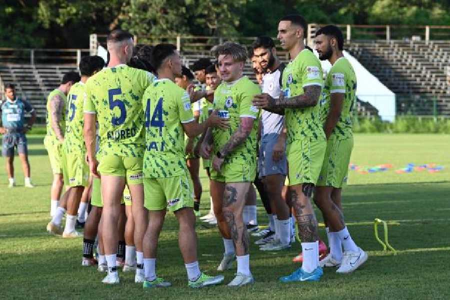 Mohun Bagan’s Australian forward Jason Cummings (left) and Spanish centre back Alberto Rodriguez share a light moment during a training session last month. 