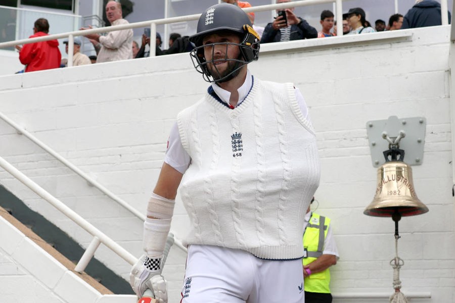 England's Chris Woakes walks out to bat with his arm in a sling after getting injured in the fifth Test against India at The Oval, London, UK, August 4, 2025.