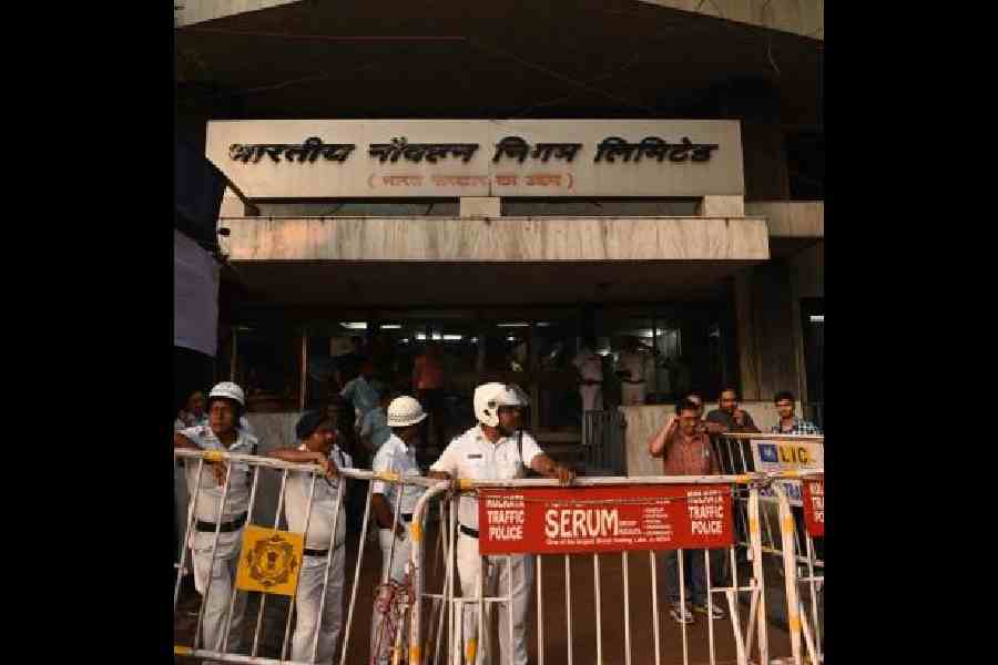 Guardrails and policemen outside the Bengal CEO’s office on Tuesday.Picture by Bishwarup Dutta