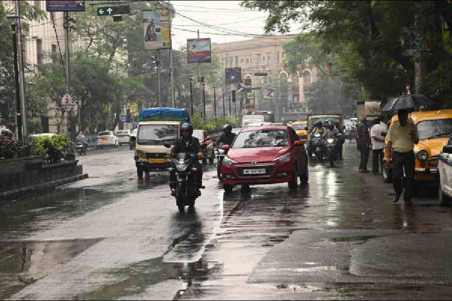 Kolkata intermittent showers
