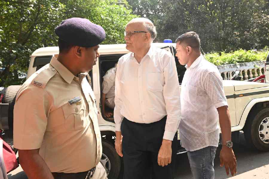 Pawan Ruia (centre) at Bidhannagar court on Wednesday afternoon.