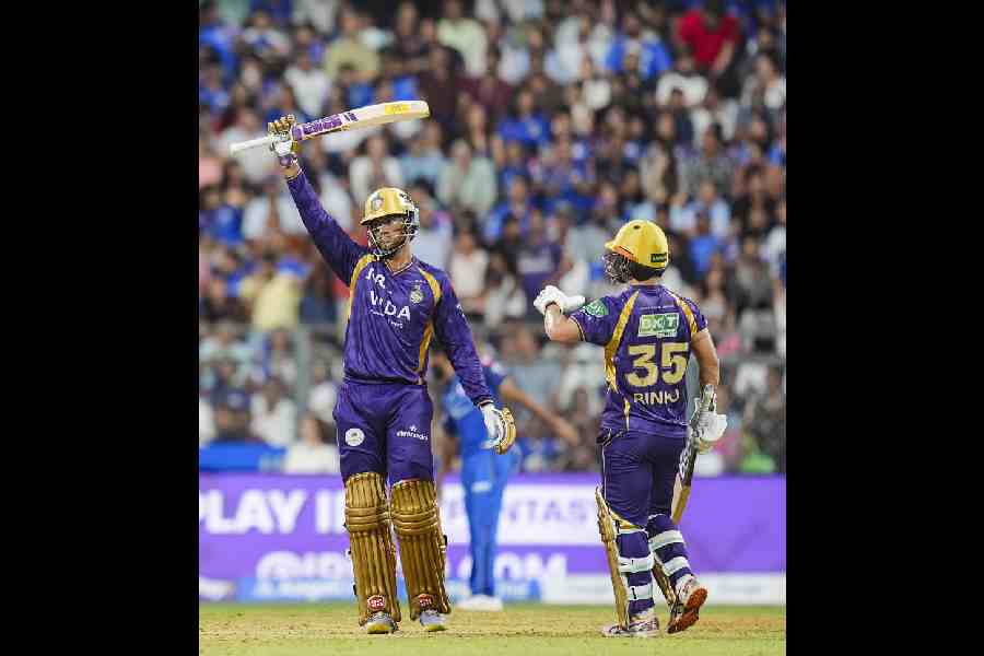 Angkrish Raghuvanshi celebrates with Rinku Singh in Wankhede stadium