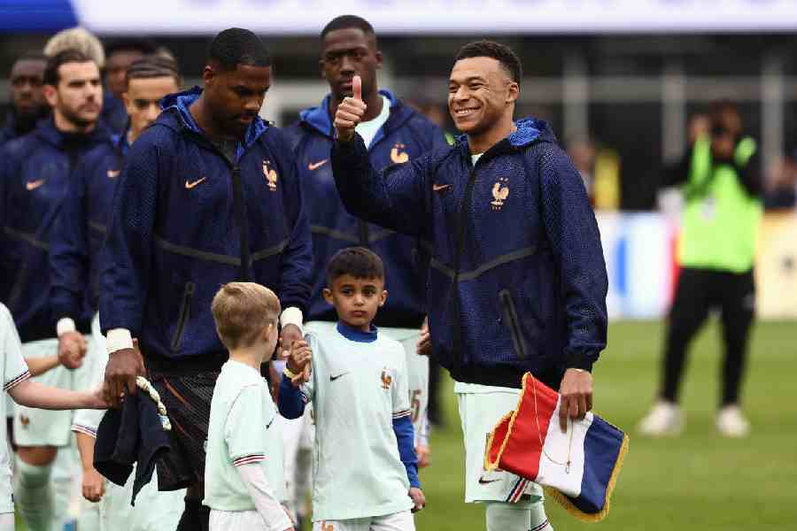 Kylian Mbappe gives a thumbs up