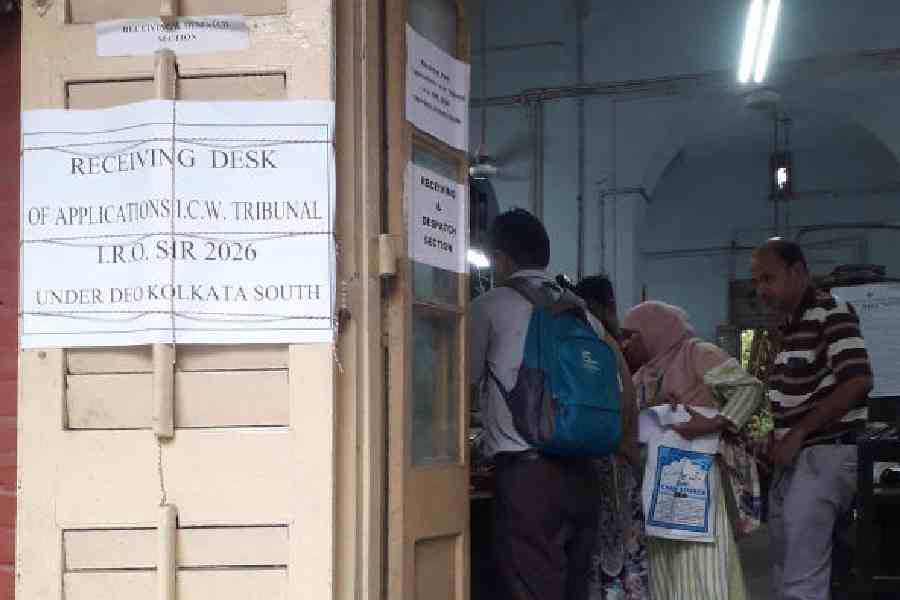 Deleted voters submit appeals at the Survey Building in Alipore on Thursday. (Bishwarup Dutta)